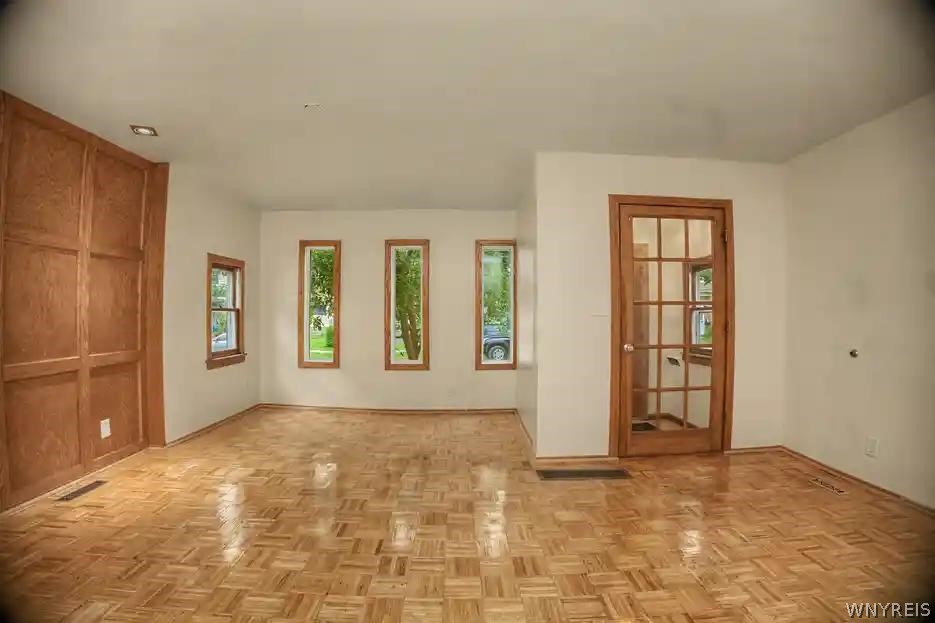 31 Riverside Avenue Buffalo, NY 14207 - Photo 14 of 29
