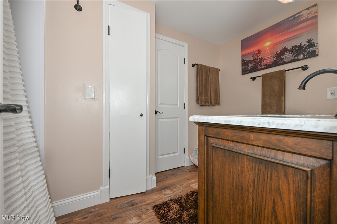 824 South Chillicothe Road, Unit 6 Aurora, OH 44202 - Photo 23 of 35 Full bathroom on second floor with tub/shower combo.