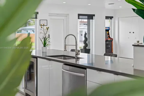 $895,000 | 700 Northwest 9th Court, Hallandale Beach, FL 33009