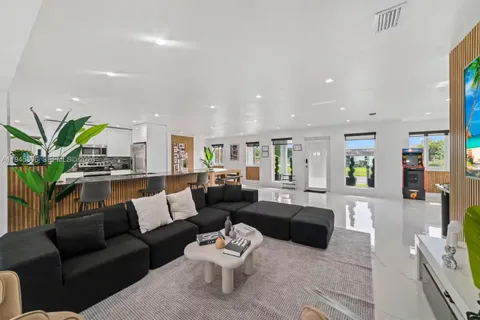 $895,000 | 700 Northwest 9th Court, Hallandale Beach, FL 33009