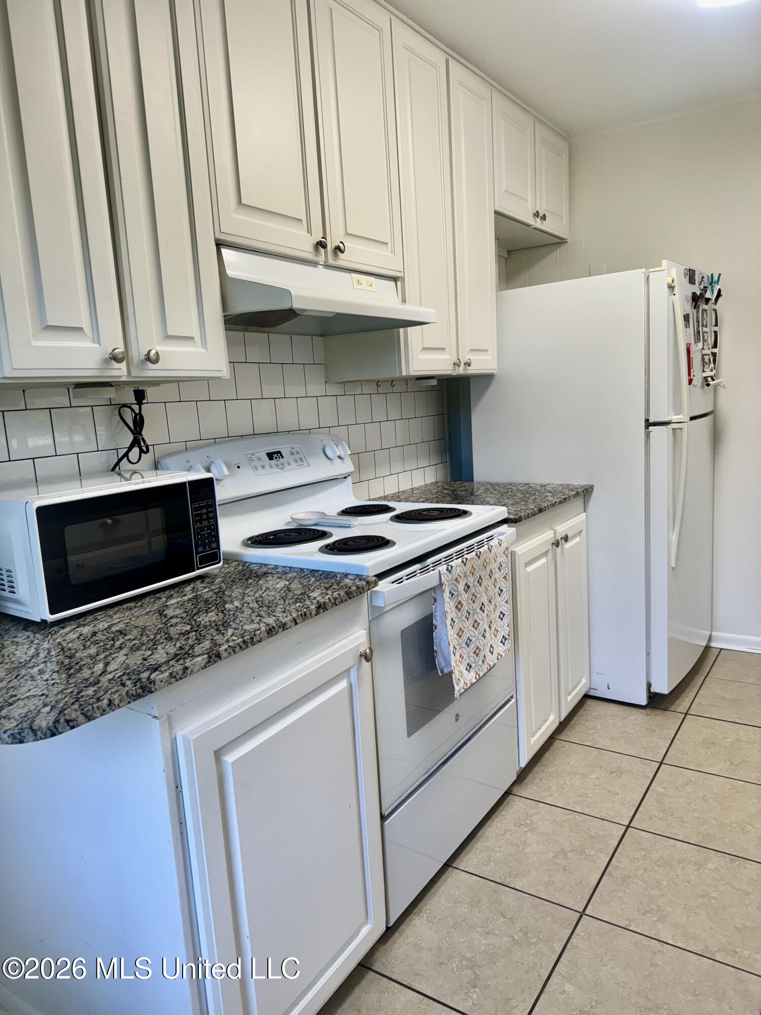 108 Laurel Avenue Natchez, MS 39120 - Photo 9 of 32 IMG_8918