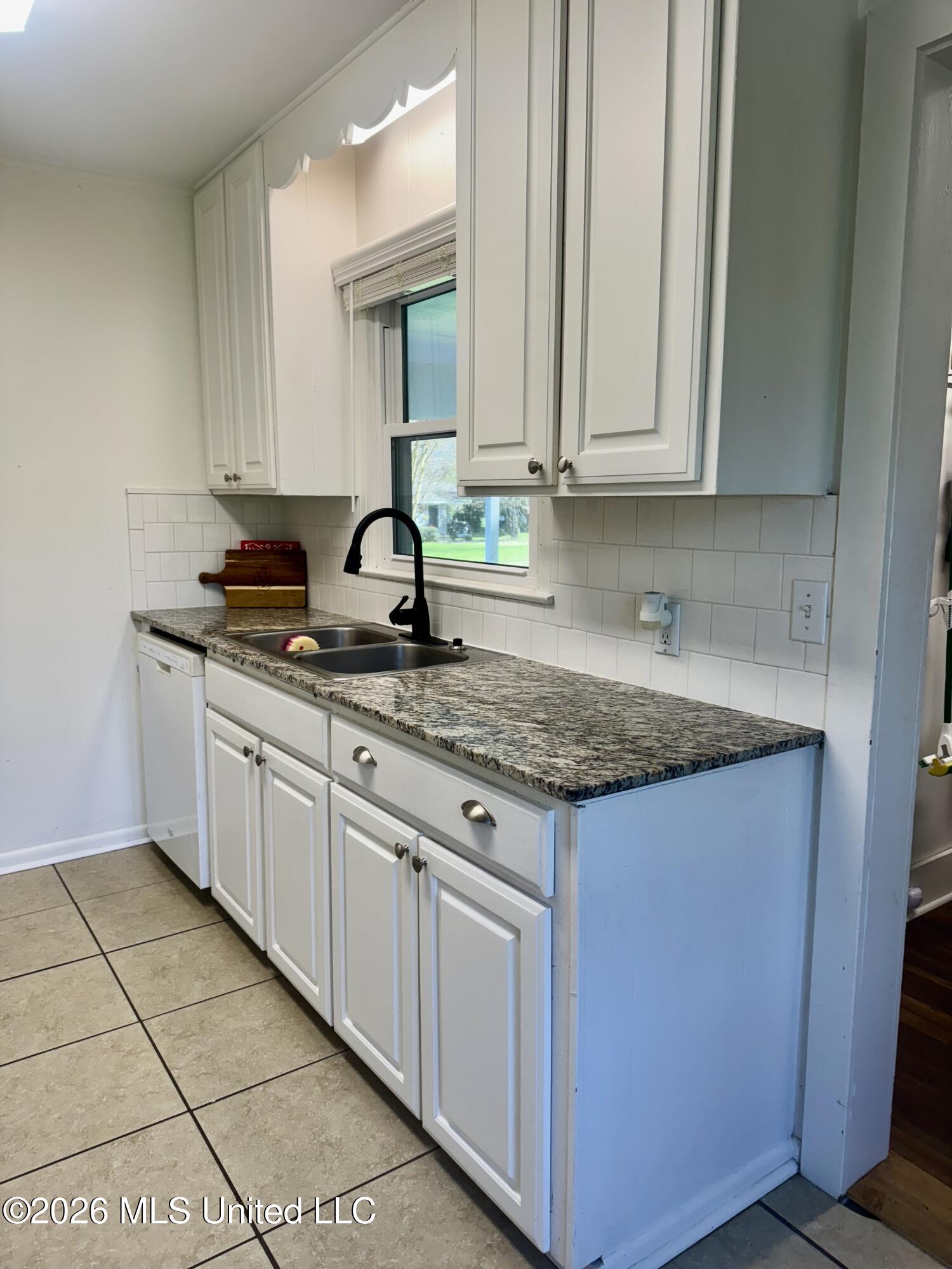 108 Laurel Avenue Natchez, MS 39120 - Photo 10 of 32 IMG_8919