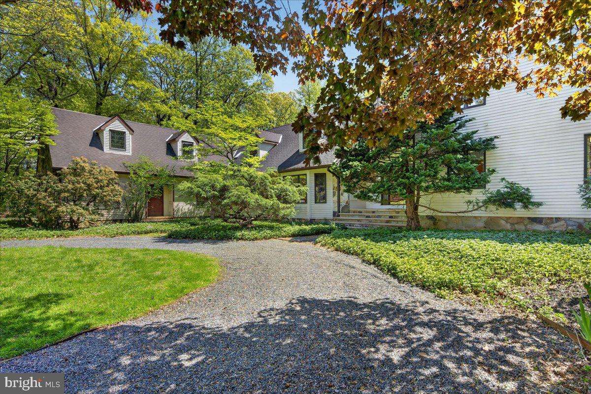 255 Arreton Road Princeton, NJ 08540 - Photo 5 of 65 Front Yard Circular Driveway