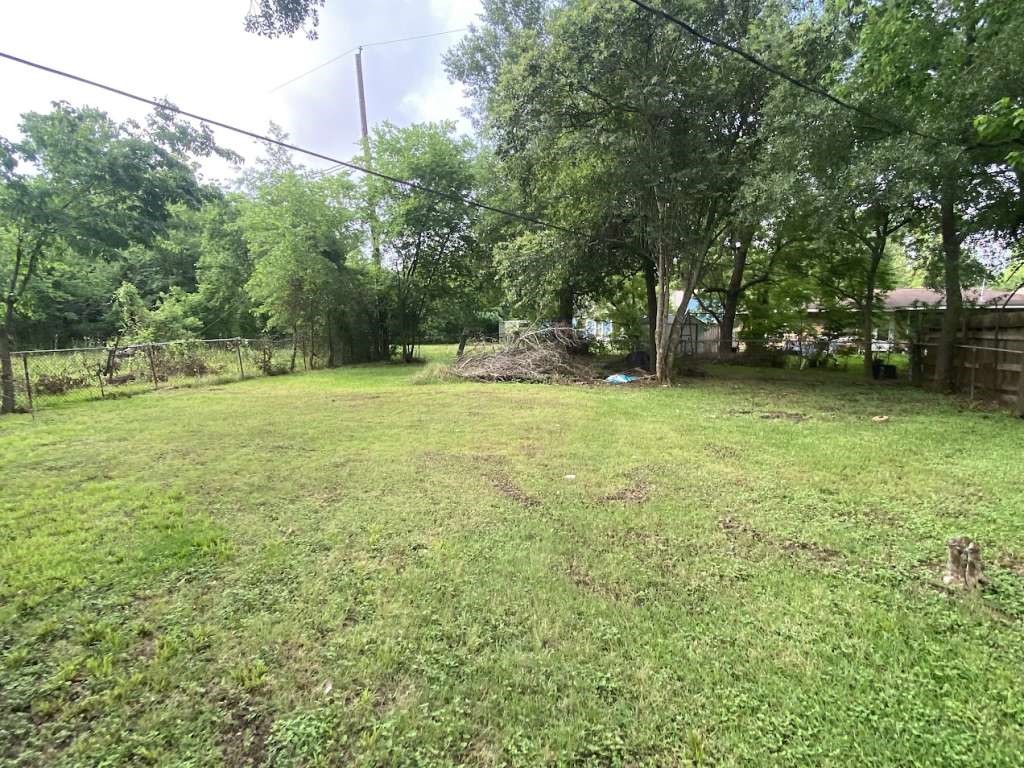 5322 Dewberry Street Houston, TX 77021 - Photo 12 of 12 a view of a field with a trees