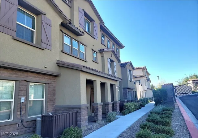$2,487 | 177 Petaluma Valley Drive, Las Vegas, NV 89138
