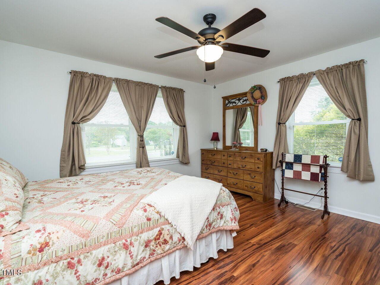 537 Hawkins Road Selma, NC 27576 - Photo 16 of 31 016-1280x960-second-bedroom