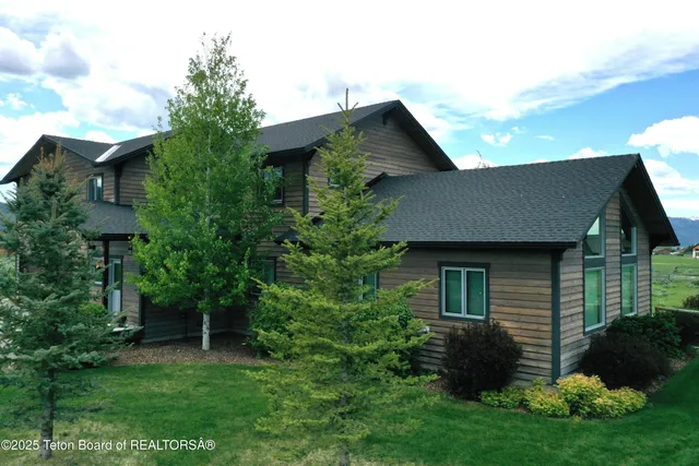 $1,495,000 | 9075 Nesting Eagles Loop, Victor, ID 83455