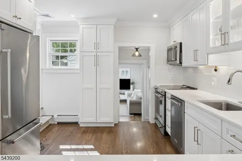 $1,195,000 | 35 North Summit Avenue, Chatham, NJ 07928