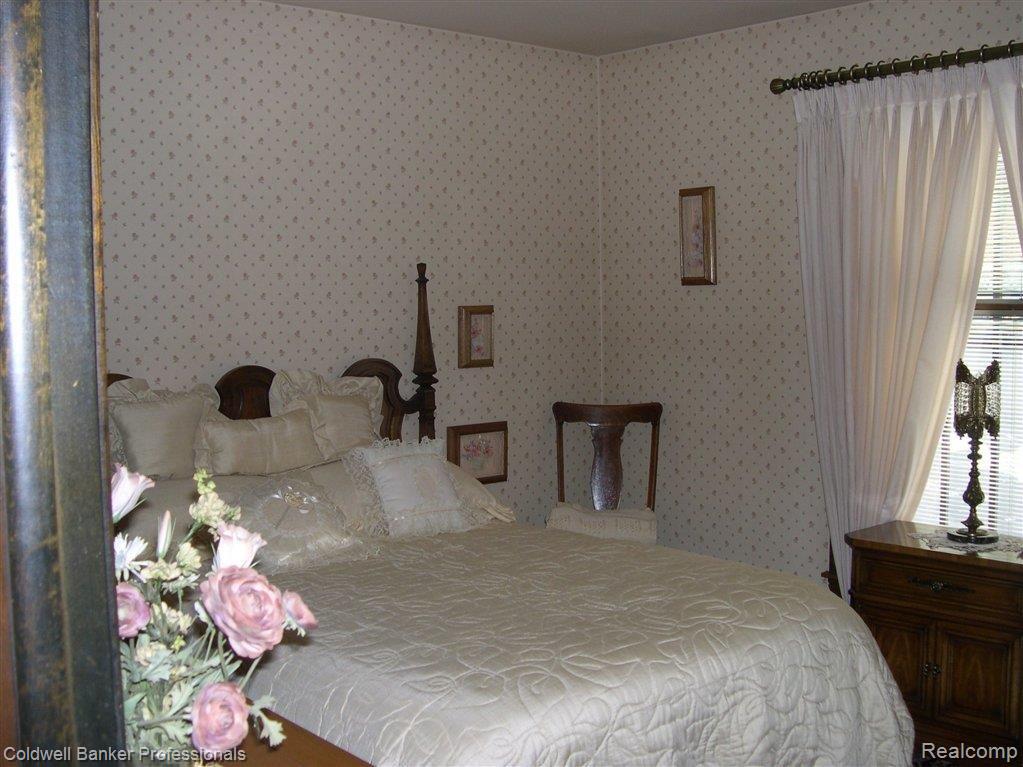 18 Wimberly Drive Rochester, MI 48306 - Photo 13 of 16 Bedroom Two (2)