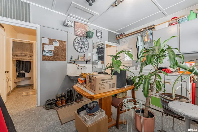 $299,000 | 1779 1250th Avenue, Lincoln, IL 62656