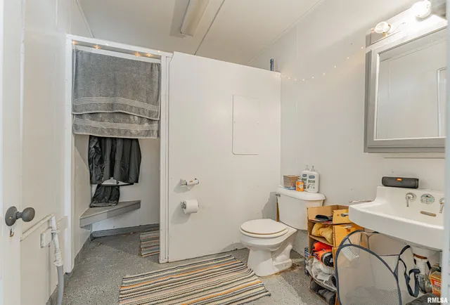 $299,000 | 1779 1250th Avenue, Lincoln, IL 62656