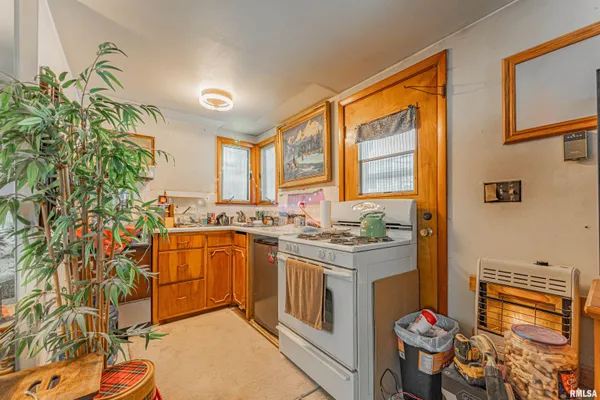 $299,000 | 1779 1250th Avenue, Lincoln, IL 62656