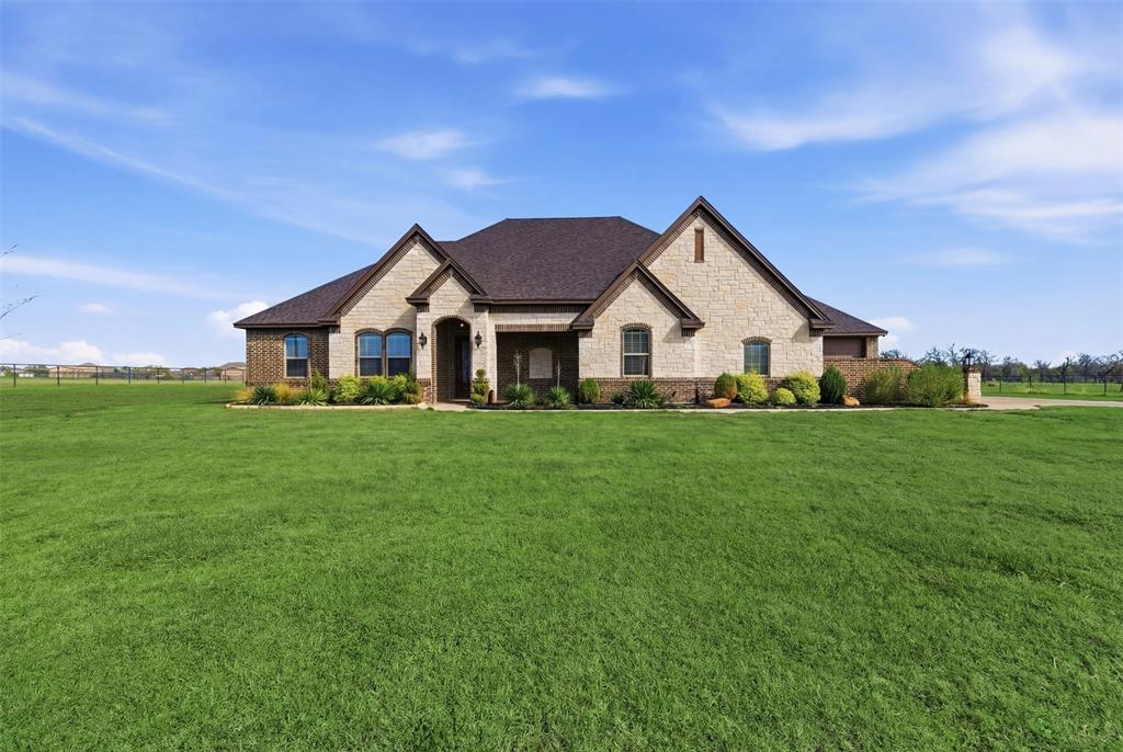 429 Hartley Way Azle, TX 76020 - Photo 3 of 40