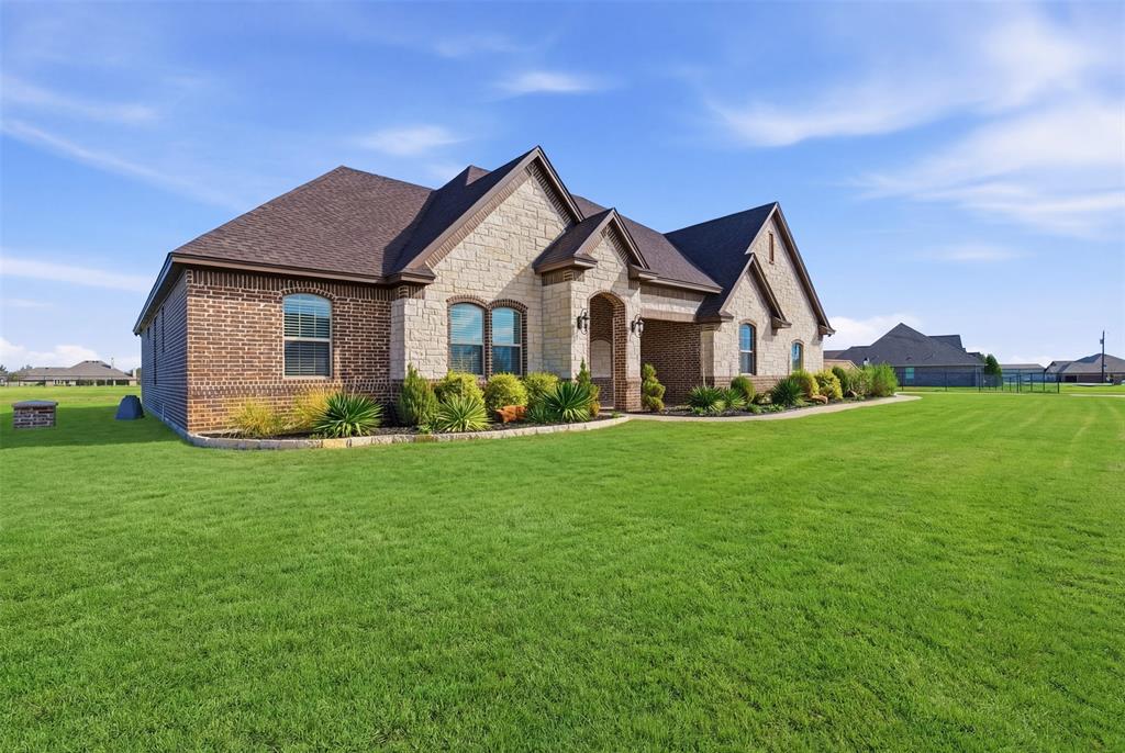 429 Hartley Way Azle, TX 76020 - Photo 5 of 40