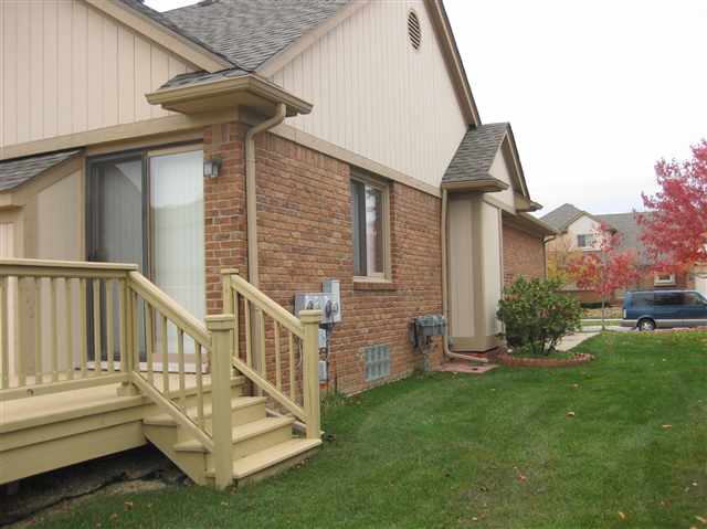 16788 Country Ridge Court Macomb, MI 48044 - Photo 5 of 20 31079399-4.JPG