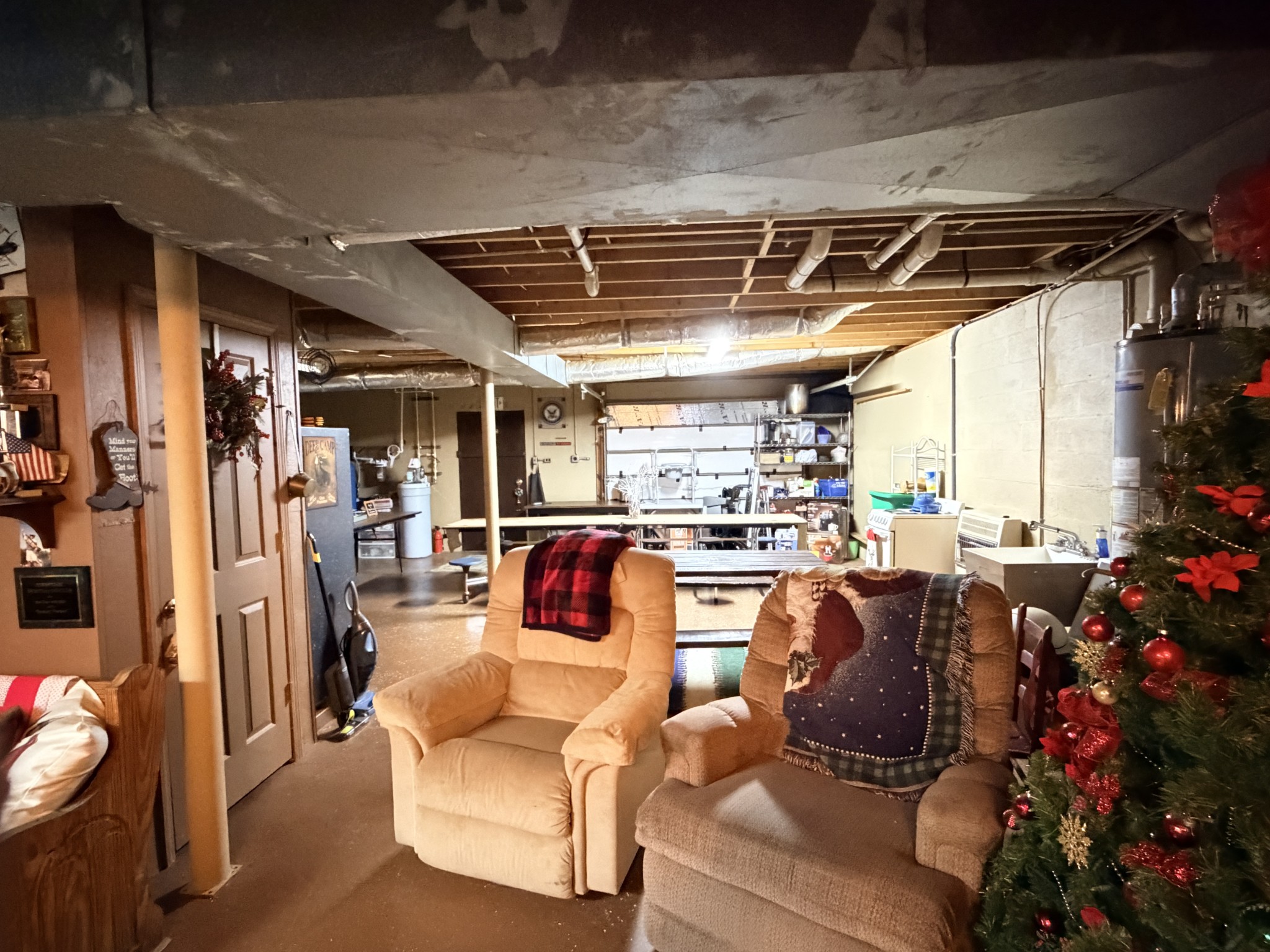 2890 Nance Bend Road Clifton, TN 38425 - Photo 38 of 52 a view of livingroom with furniture and toys