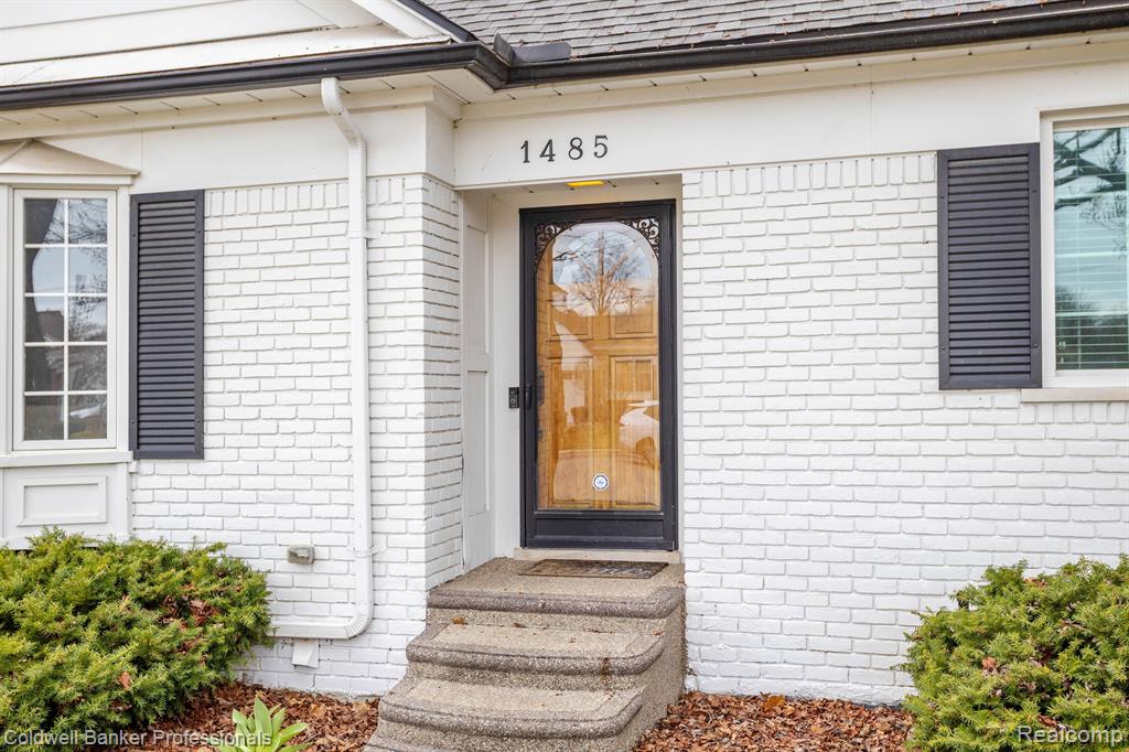 1485 Fairholme Road Grosse Pointe Woods, MI 48236 - Photo 2 of 40