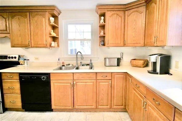 1 Kenneth Road Georgetown, MA 01833 - Photo 3 of 38 Gallery Image 3