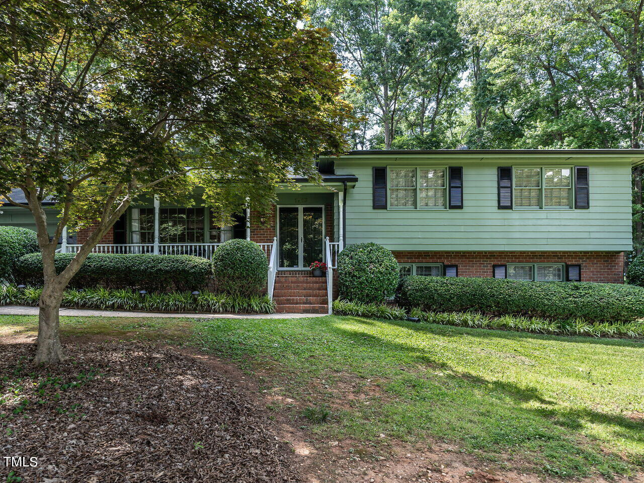 1713 Medfield Road Raleigh, NC 27607 - Photo 36 of 41 002-1280x960-front