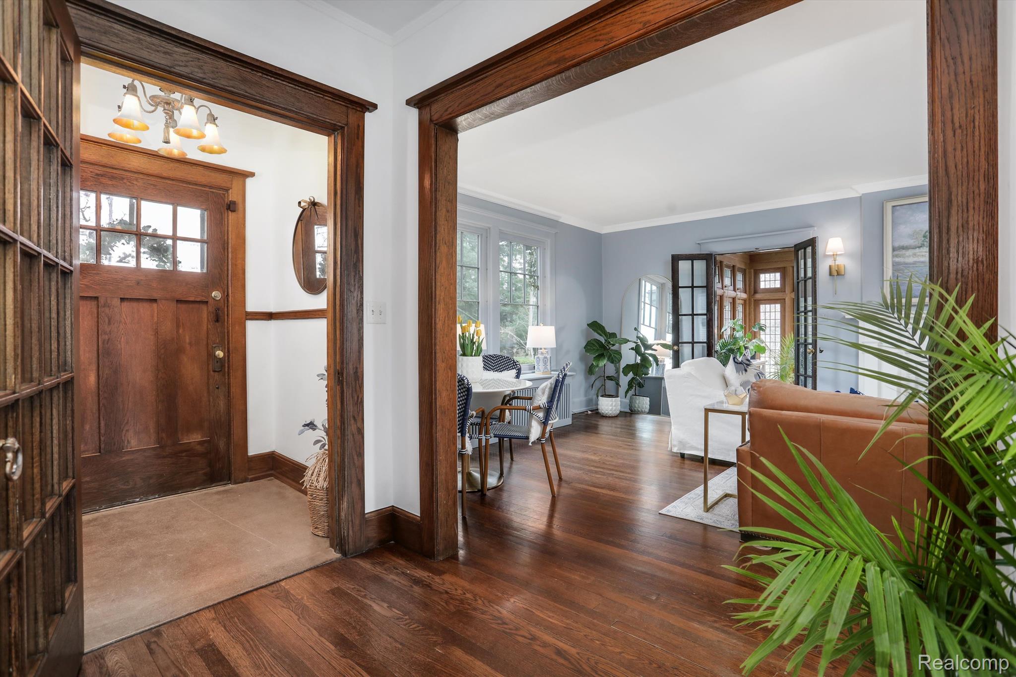 18 Ridge Road Pleasant Ridge, MI 48069 - Photo 9 of 54 Oak trim and hardwood floors throughout