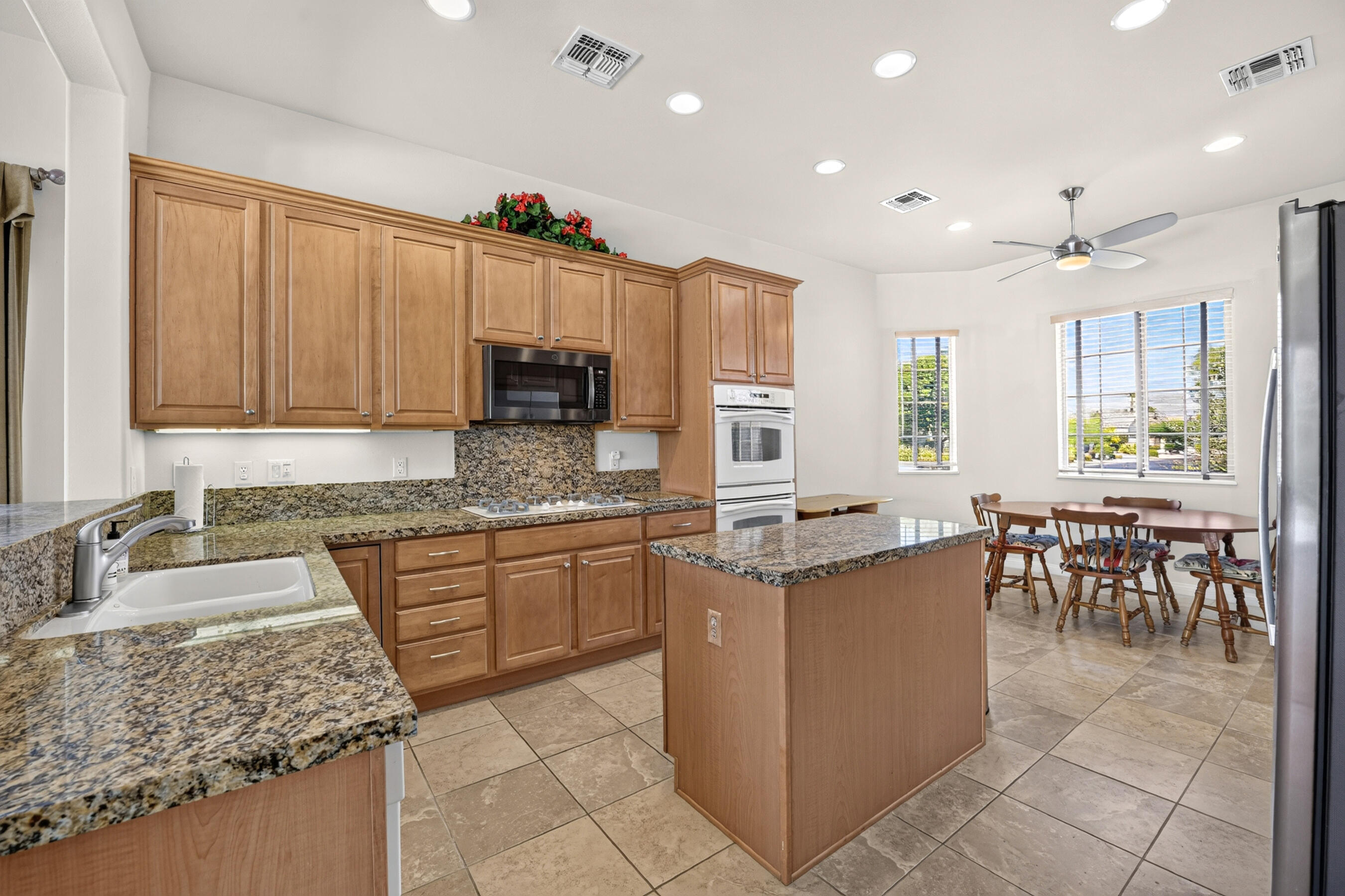 40407 Corte Santa Susana Indio, CA 92203 - Photo 9 of 45 40407-corte-santa-susana-012