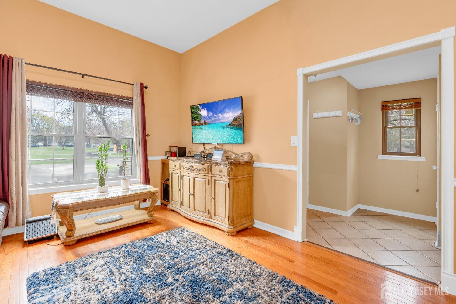 90 Pheasant Run Edison, NJ 08820 - Photo 22 of 39 a living room with furniture and a rug