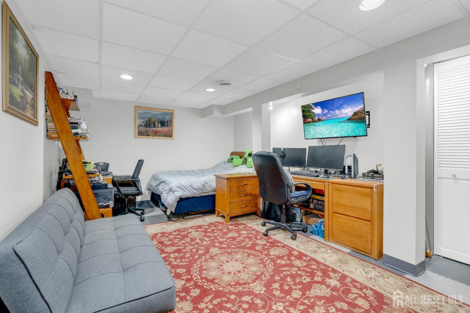 90 Pheasant Run Edison, NJ 08820 - Photo 28 of 39 a living room with furniture and a flat screen tv