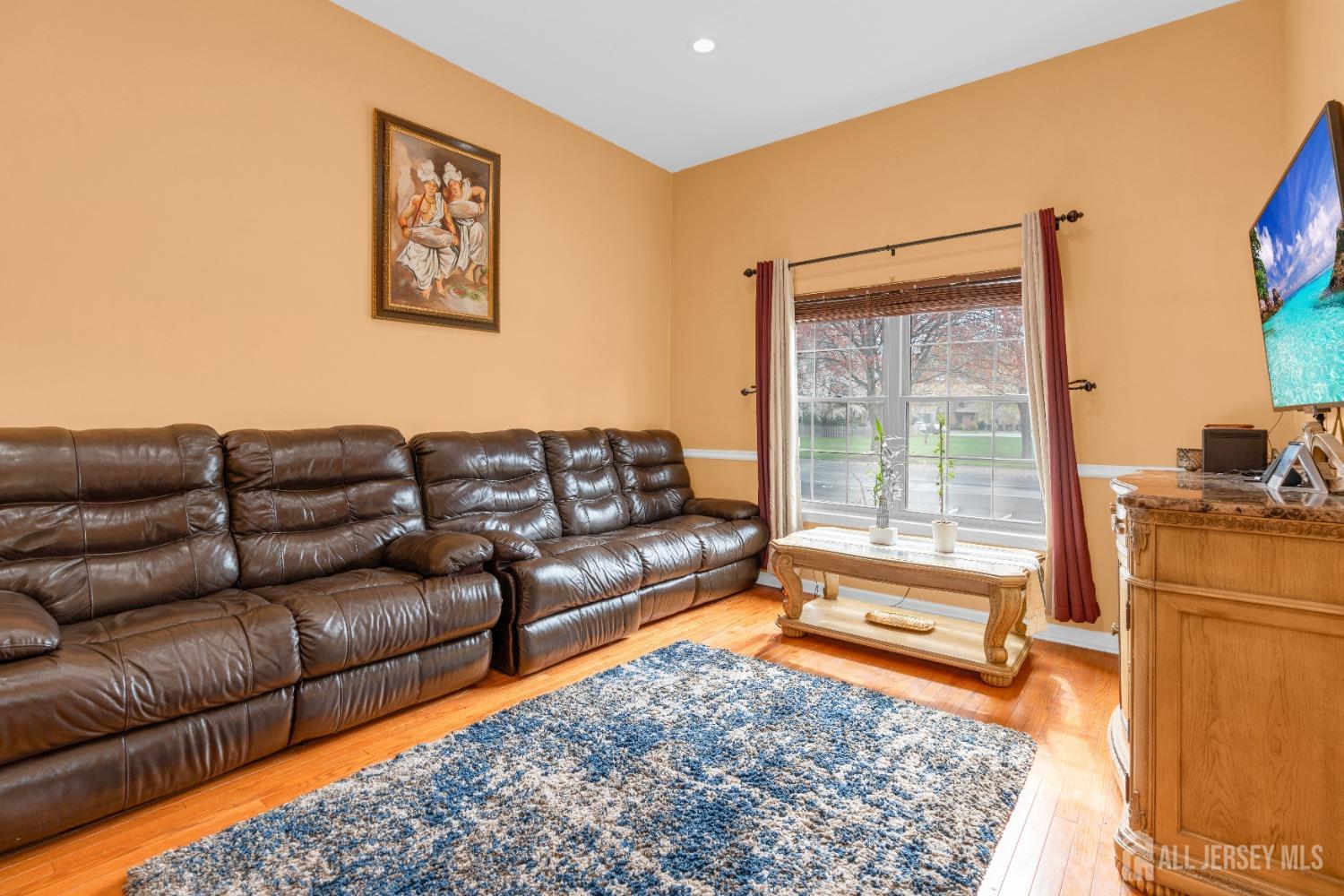 90 Pheasant Run Edison, NJ 08820 - Photo 4 of 39 a living room with furniture and a rug