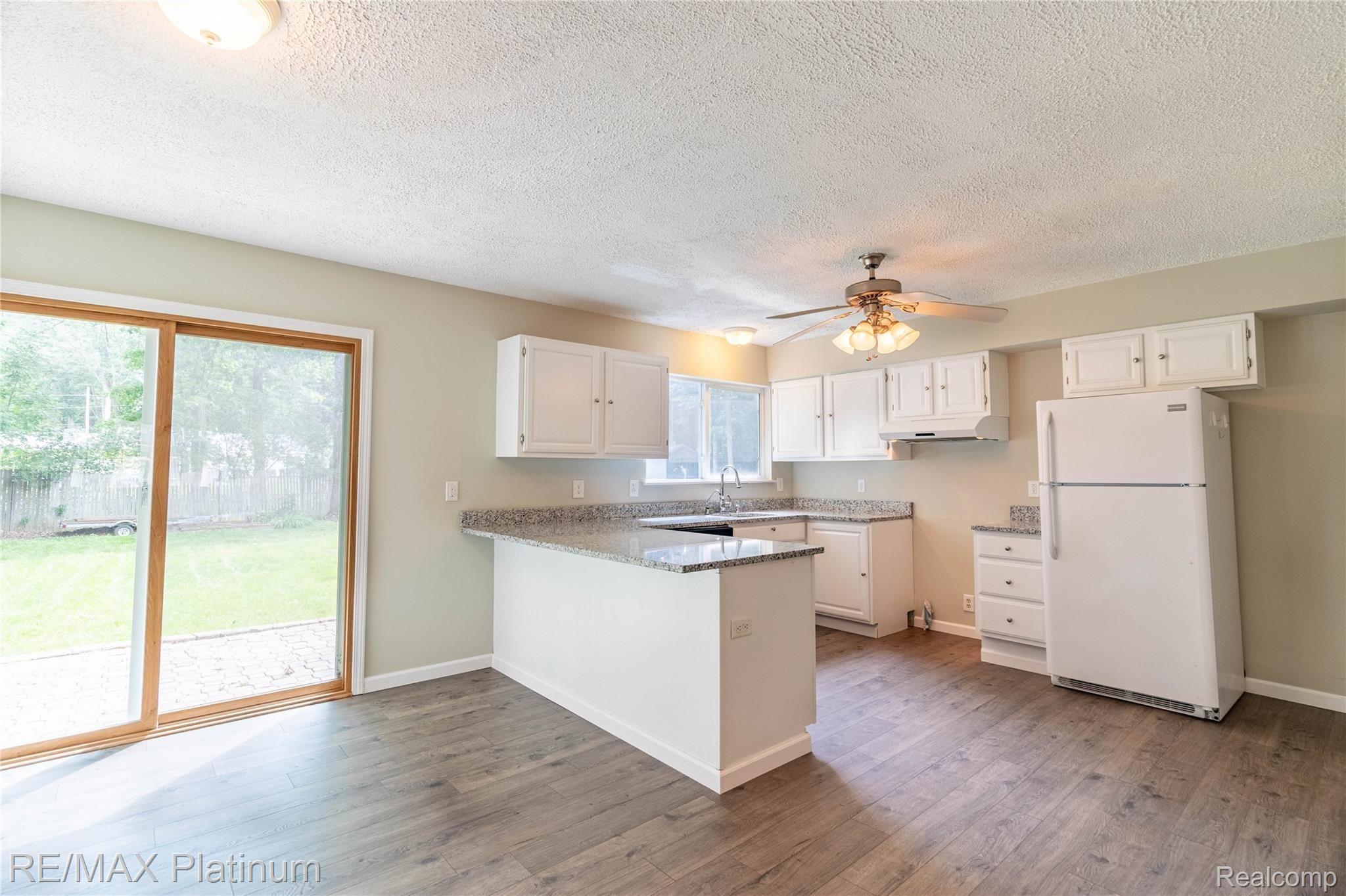 1500 Remsing Street Hartland, MI 48353 - Photo 8 of 39 12.Kitchen