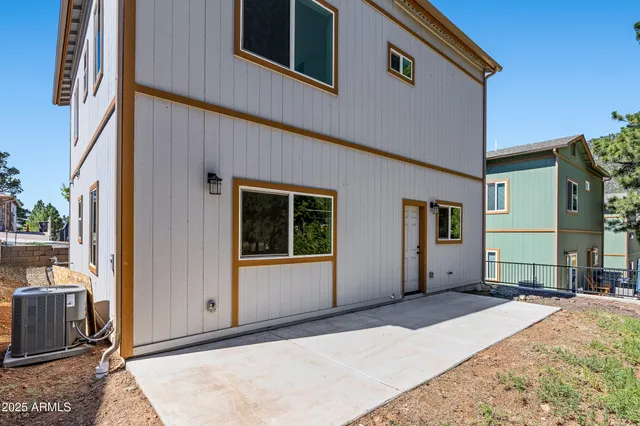 a view of a house with a backyard