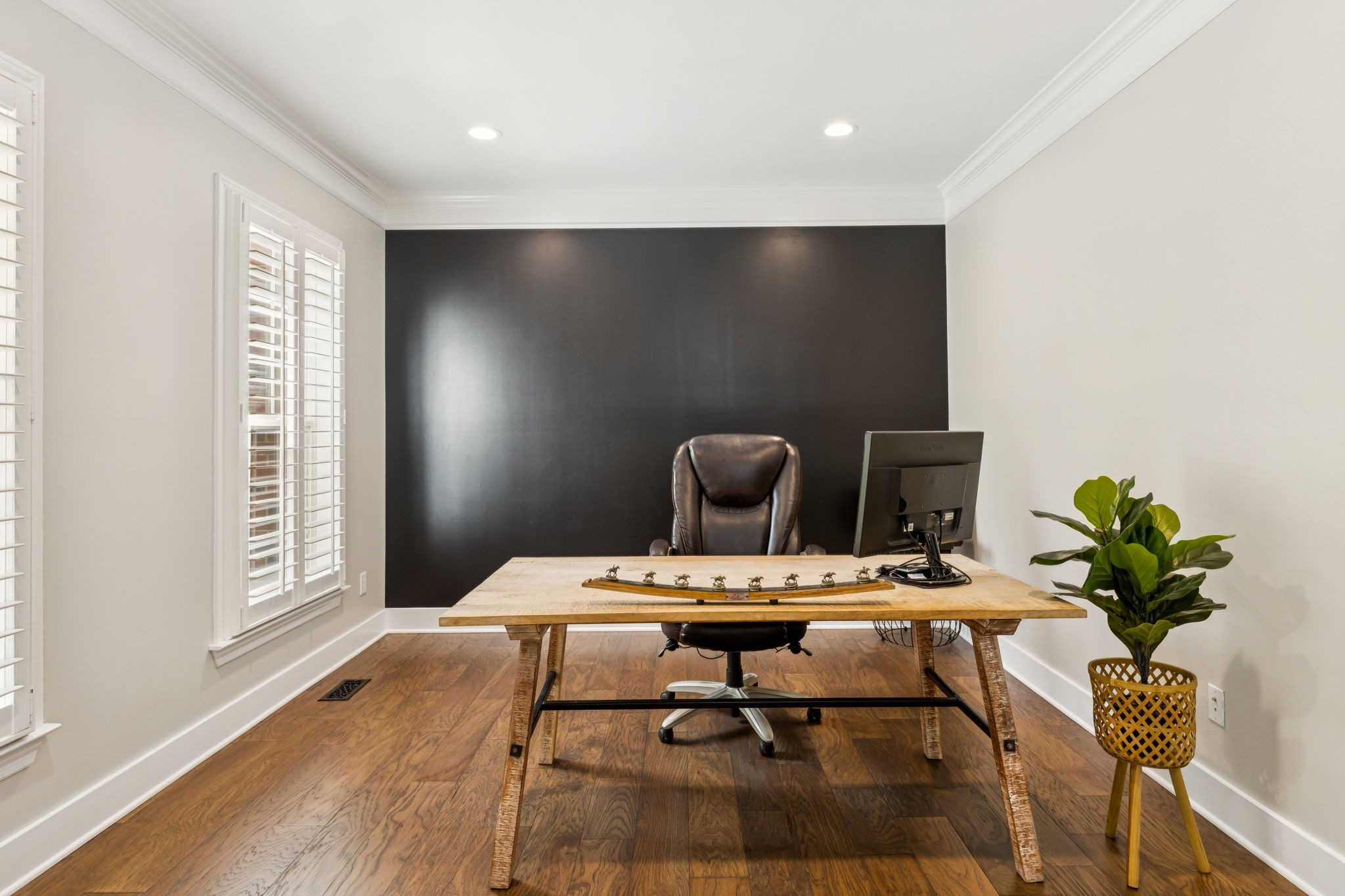 5520 Rathkeale Lane Franklin, TN 37067 - Photo 13 of 89 a workspace with furniture and a potted plant
