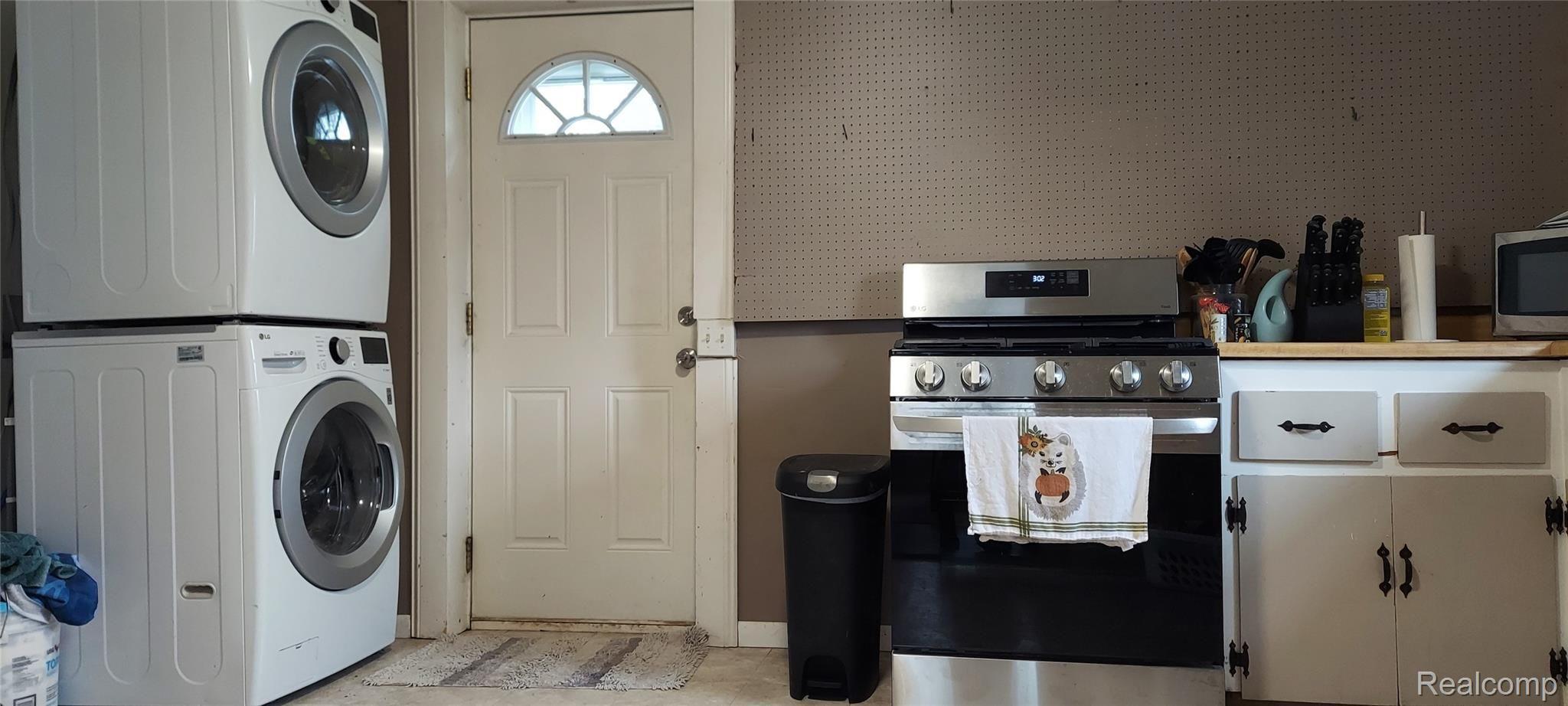 4550 Chapman Road Stockbridge, MI 49285 - Photo 12 of 18 New appliances stay