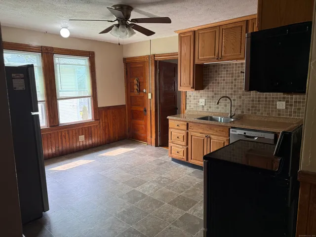 $2,200 | 7 McConn Avenue, Enfield, CT 06082