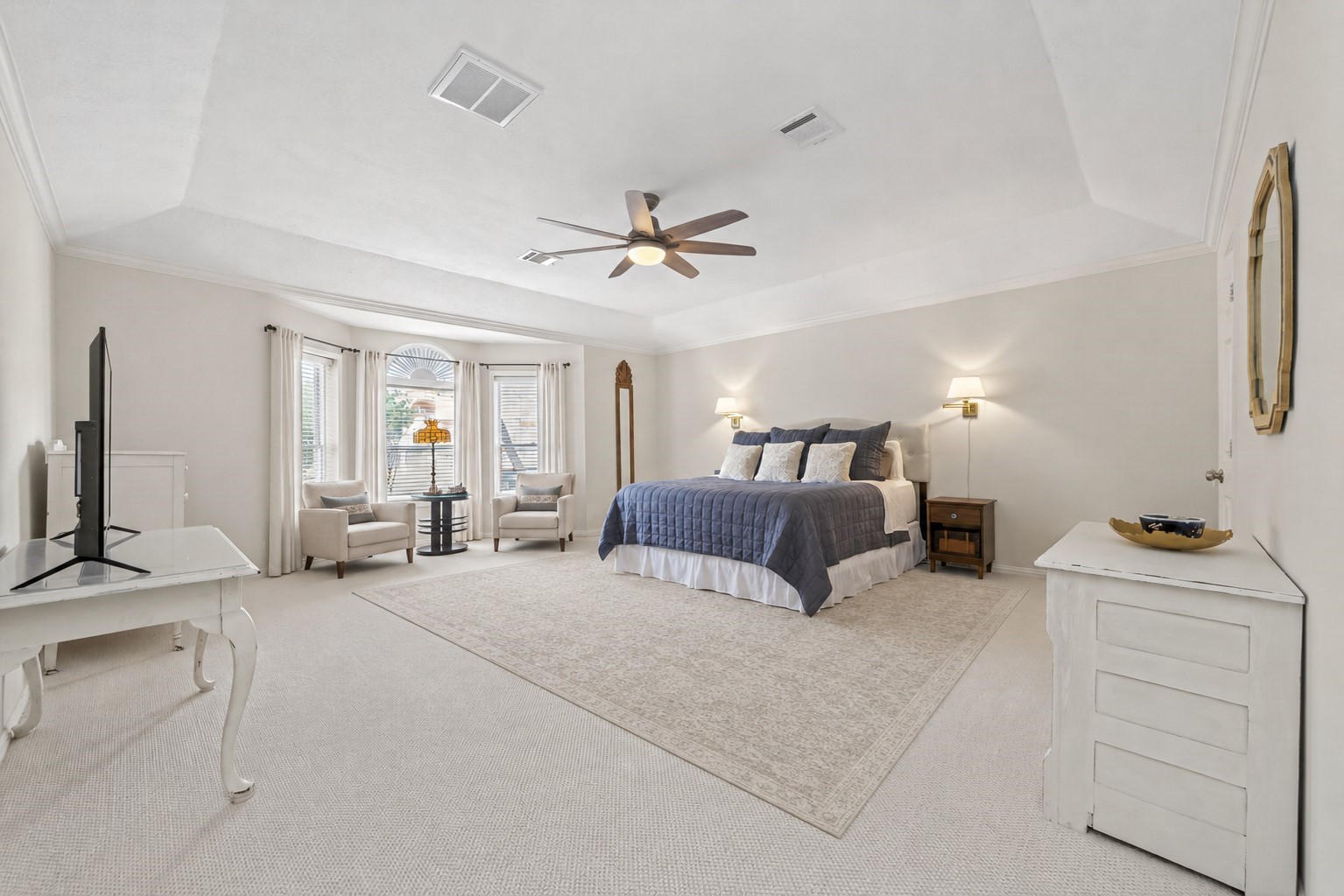 5011 Inker Street Houston, TX 77007 - Photo 14 of 21 Spacious Primary suite.