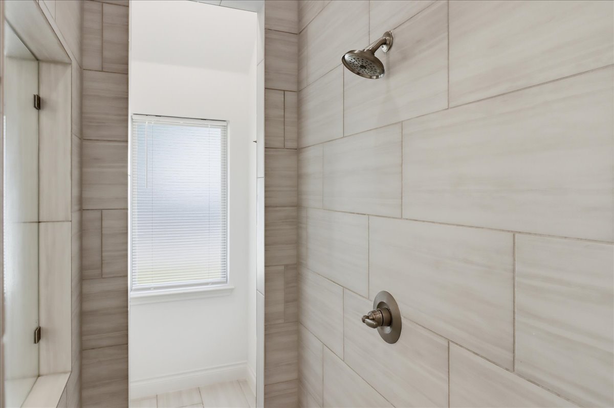 109 Rock Dock Road Georgetown, TX 78633 - Photo 18 of 39 Walk-in shower in primary bathroom