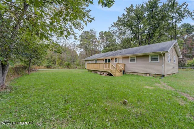 a view of a house with a backyard