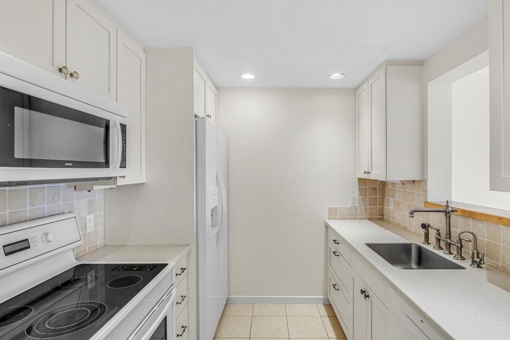 950 Massachusetts Avenue, Unit 512 Cambridge, MA 02139 - Photo 3 of 20