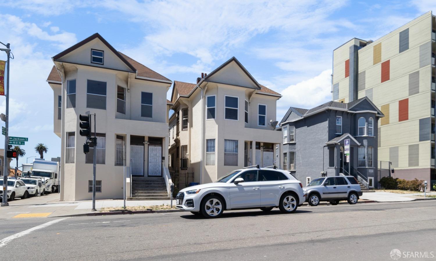 a car parked in front of a white house
