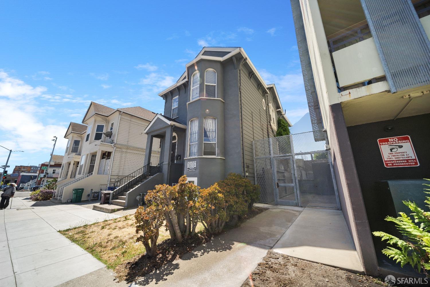 705 Jackson Street Oakland, CA 94607 - Photo 11 of 40 a front view of a house