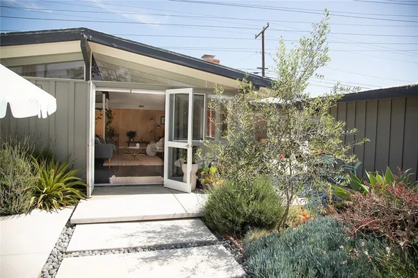 a table and chairs in front of a house