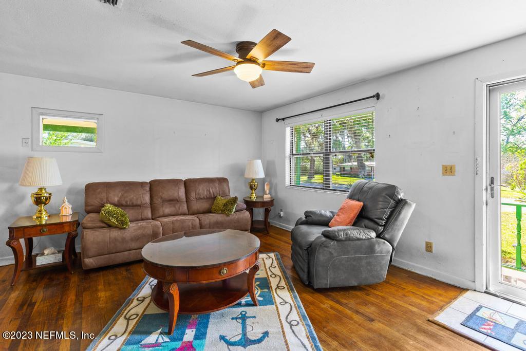 233 Denise Drive Jacksonville, FL 32218 - Photo 6 of 36 233 Denise -11