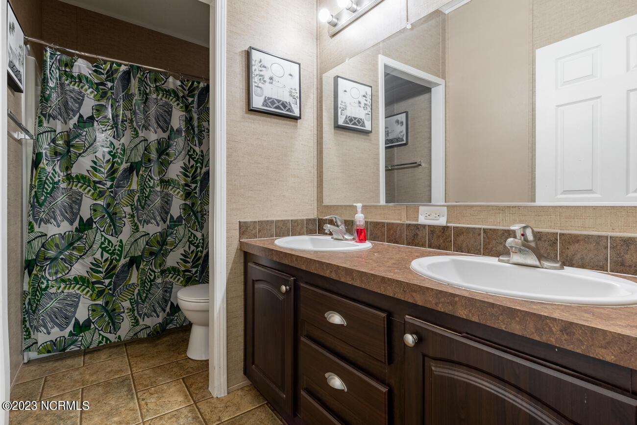 160 Porters Ridge Road Jacksonville, NC 28540 - Photo 32 of 34 Full bathroom