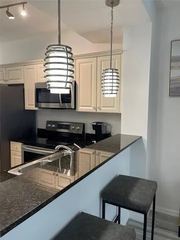 $1,800 | 3506 54th Drive West, Unit 105, Bradenton, FL 34210