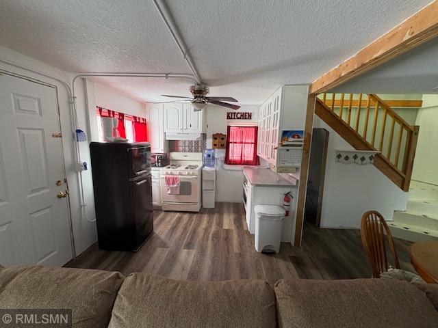 27048 Hawthorn Road Hinckley, MN 55037 - Photo 3 of 9