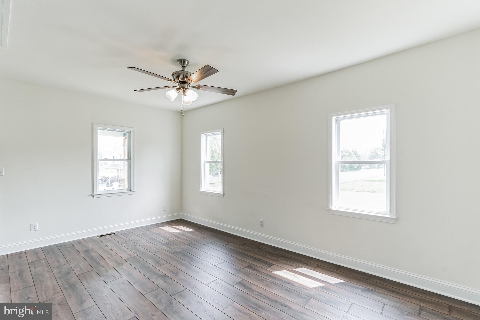 650 Tollgate Road Quakertown, PA 18951 - Photo 3 of 34 Living Room