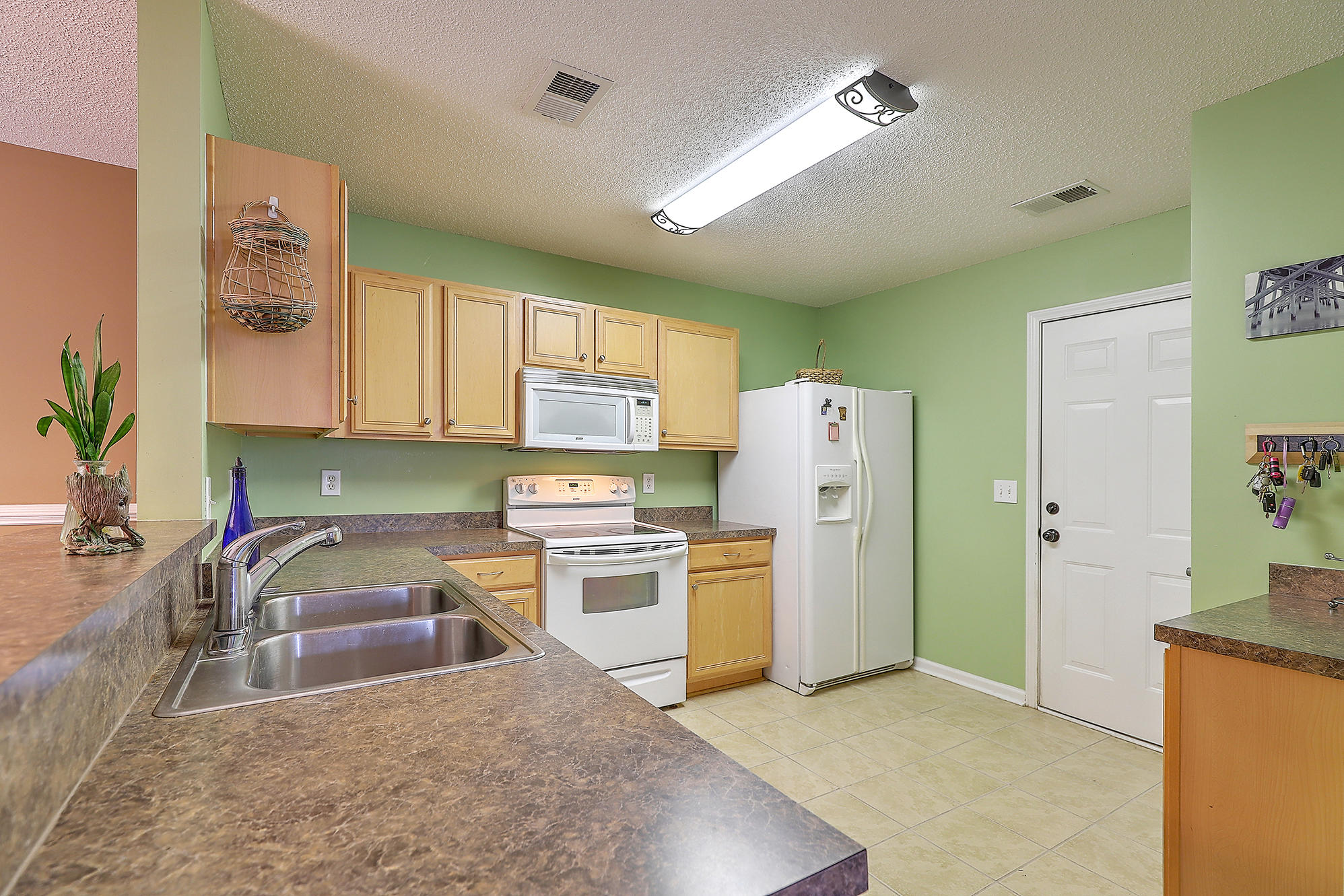 7924 New Ryder Road North Charleston, SC 29406 - Photo 7 of 31 Kitchen