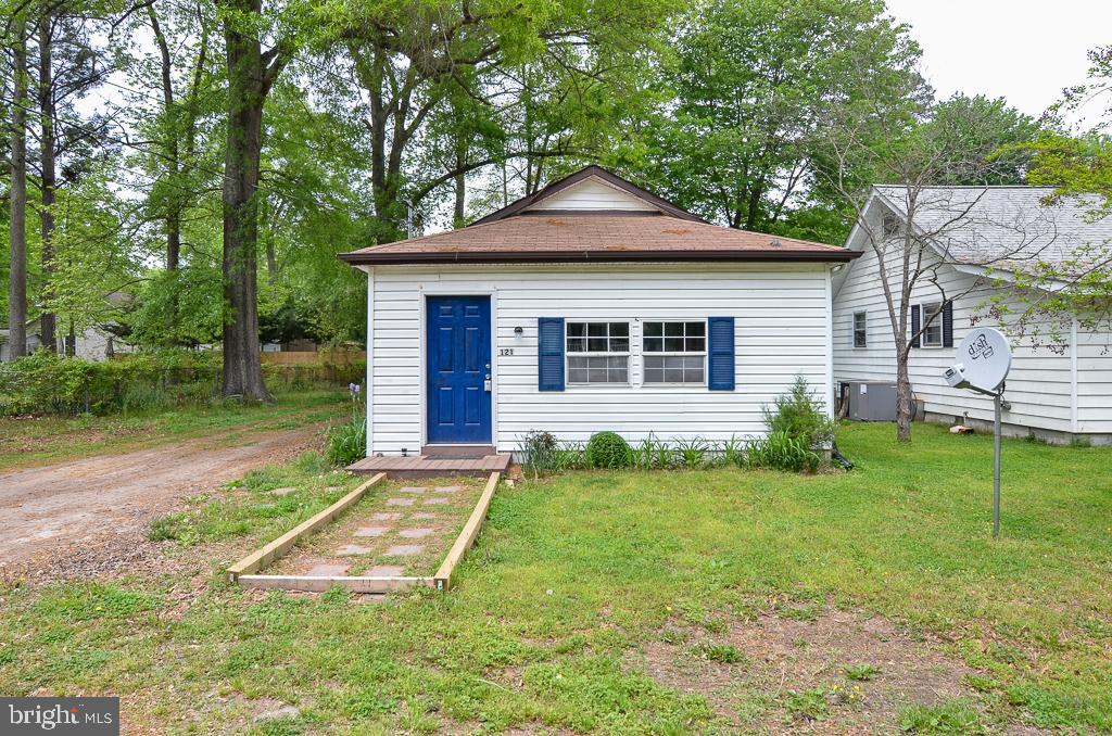 121 6th Street Colonial Beach, VA 22443 - Photo 1 of 33 Exterior Front