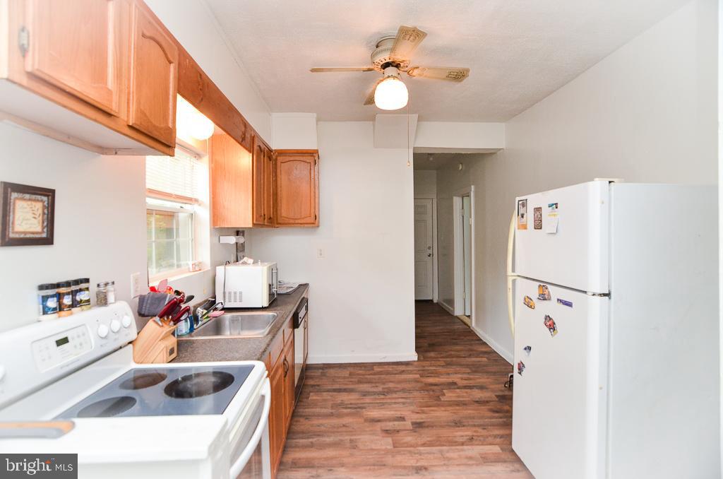 121 6th Street Colonial Beach, VA 22443 - Photo 11 of 33 Kitchen