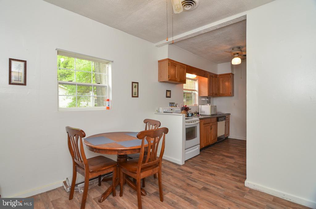 121 6th Street Colonial Beach, VA 22443 - Photo 14 of 33 Kitchen eating area