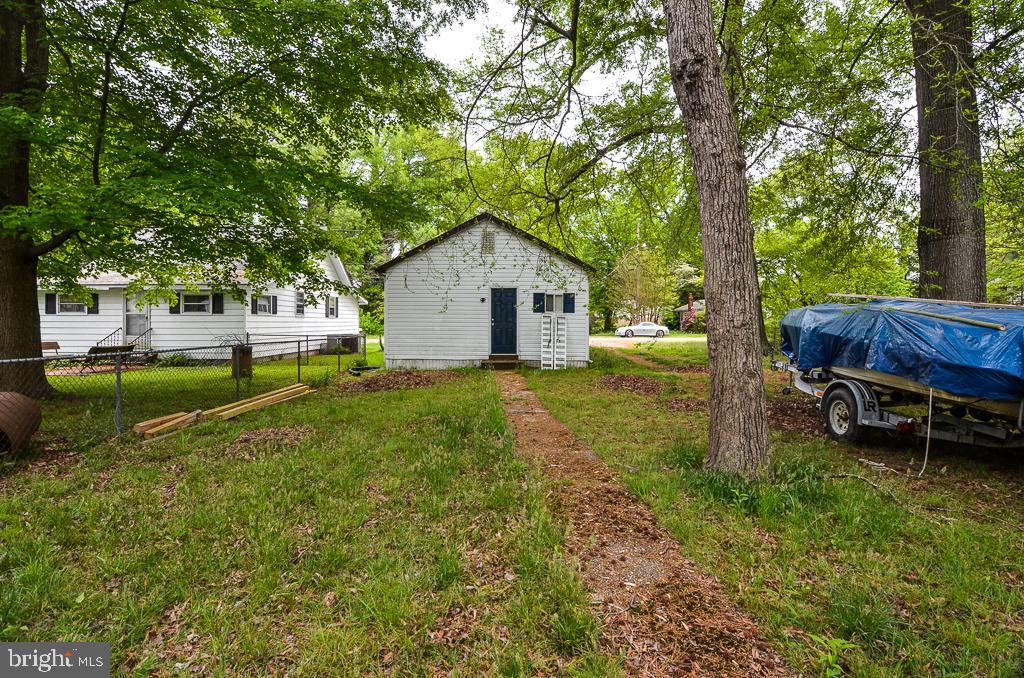 121 6th Street Colonial Beach, VA 22443 - Photo 4 of 33 Exterior rear